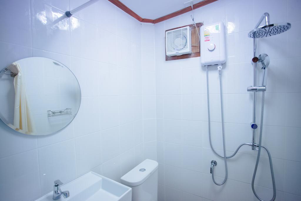 Romyen House Hotel Ban Nong Nam Khan Exterior photo